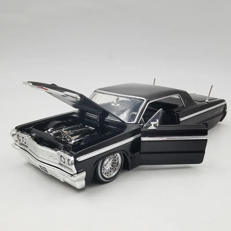 Diecast نموذج سيارة المسار JADA 1 24 مقياس نموذج سيارة إمبالا 1964 مركبة كلاسيكية ديكاست سبيكة لعبة الكبار المشجعين تحصيل هدية الأولاد اللعب تذكارية 230308