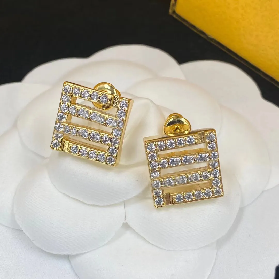 2023 latest explosion classic logo stud earrings. 18k gold plated brass rhinestone luxury earrings designer for women. Fashion brand high aretes designer jewelry.