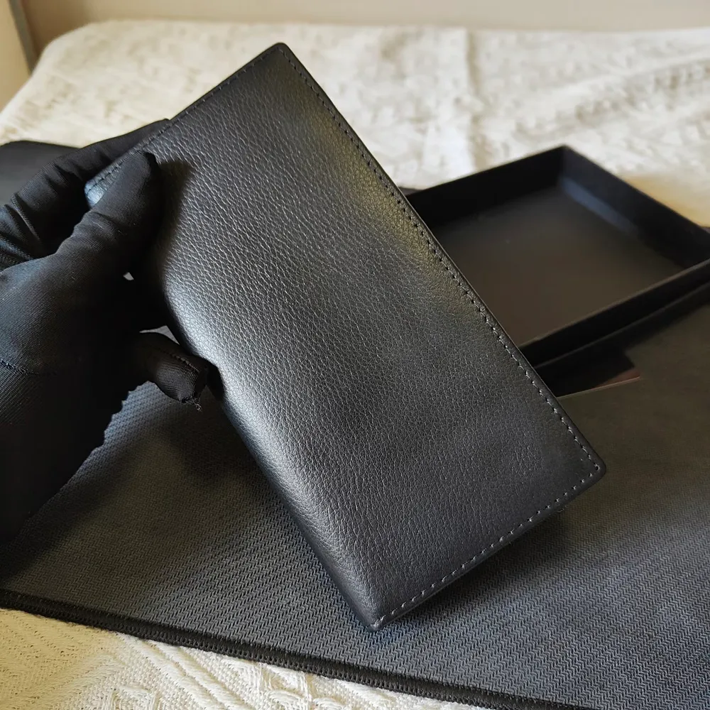 Clutch style wallet deals