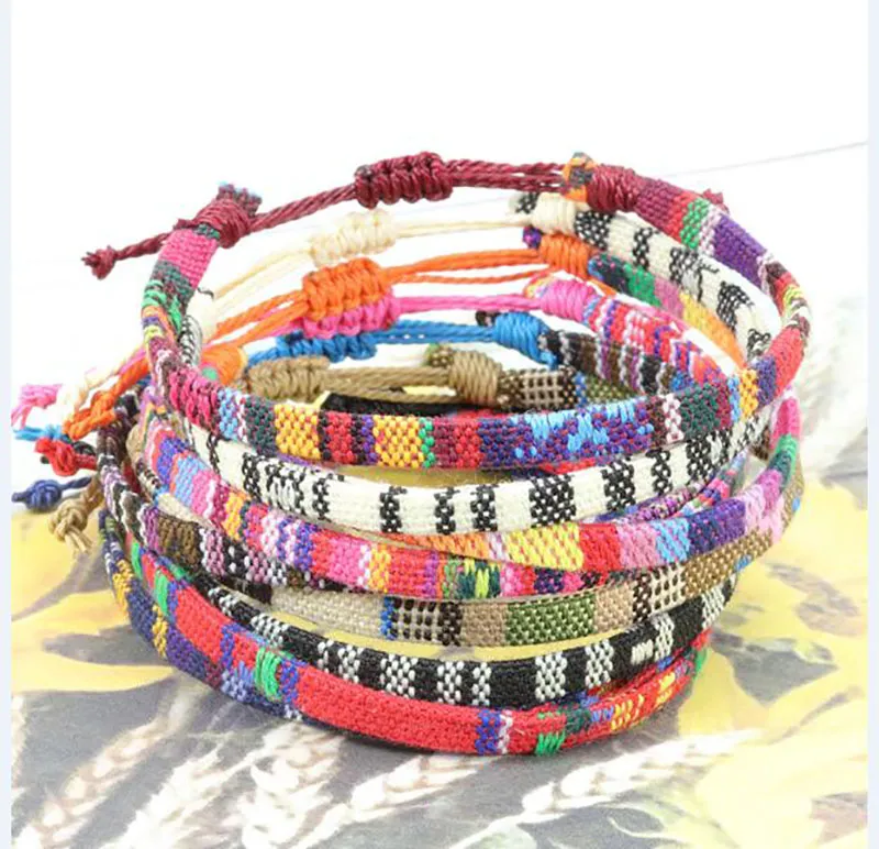 Braccialetti Intrecciati Fatti A Mano Per Donna Uomo Boho Surfer Fashion Braccialetto Da Polso Fresco Cordoncino Da Polso Colorato Regali Di Compleanno Regolabili-Bomboniere