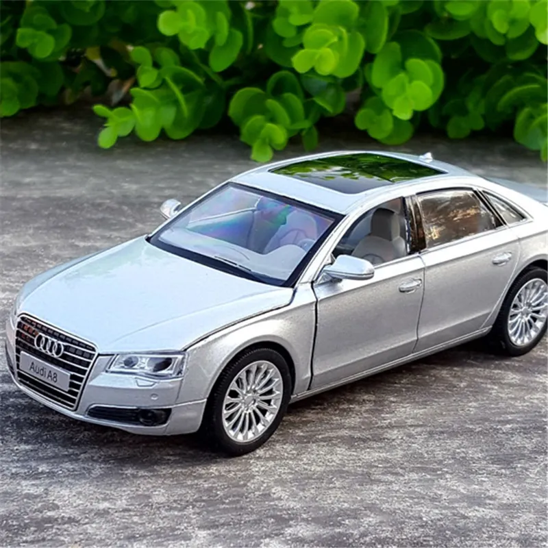 1 32 Scale AUDI A8 Toyota Fortuner Diecast Model With High