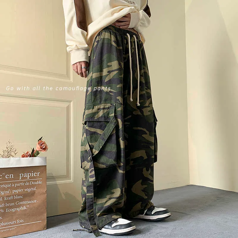 Męskie spodnie Mężczyzn Nowy styl Spring American High Street Prosty nogi Pants Hip Hop Camuflage kombinezon swobodna grupa stóp HARAJUKU Dresspants Z0306