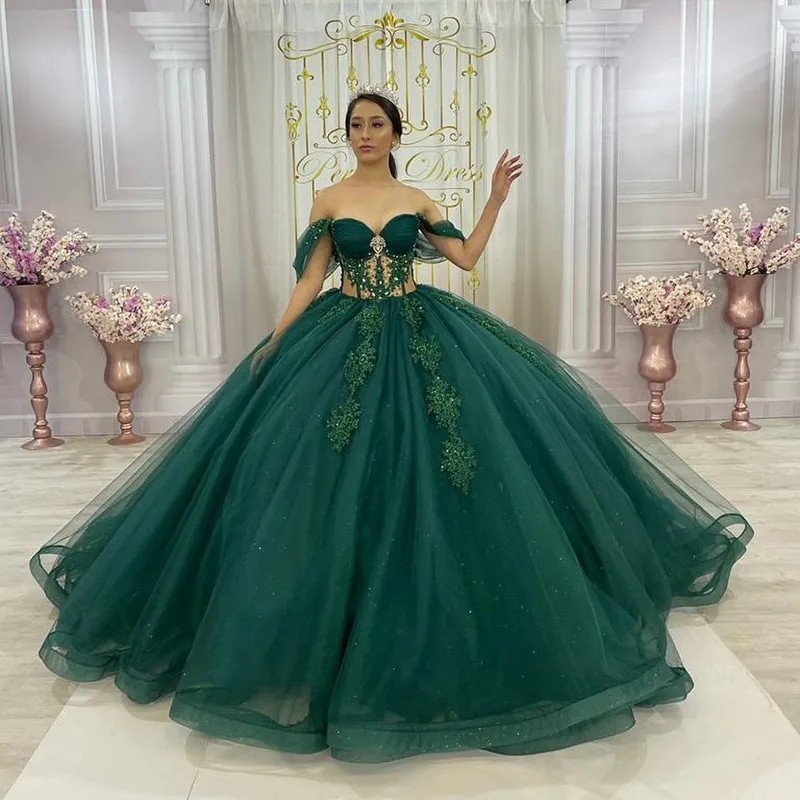 Green Glittering Luxury Crystal Quinceanera klänningar från axel Applique Beading Birthday Party Ball Gown Vestidos de 15 Anos