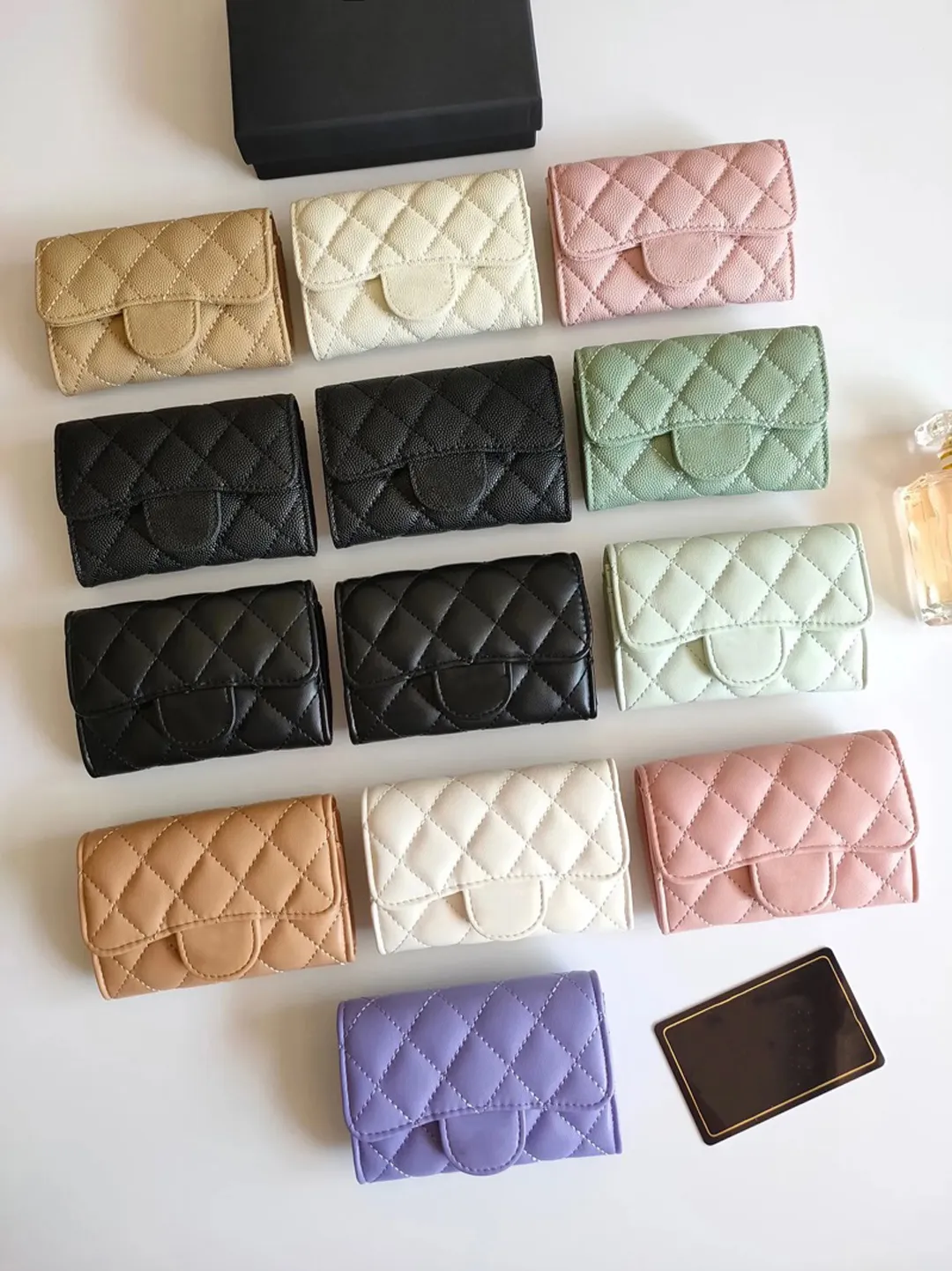 Luxe c fashion designer vrouwen kaarthouders vouwflap klassiek patroon kaviaar lamsleer groothandel zwarte vrouw kleine mini portemonnee pure kleur Pebble leer met doos