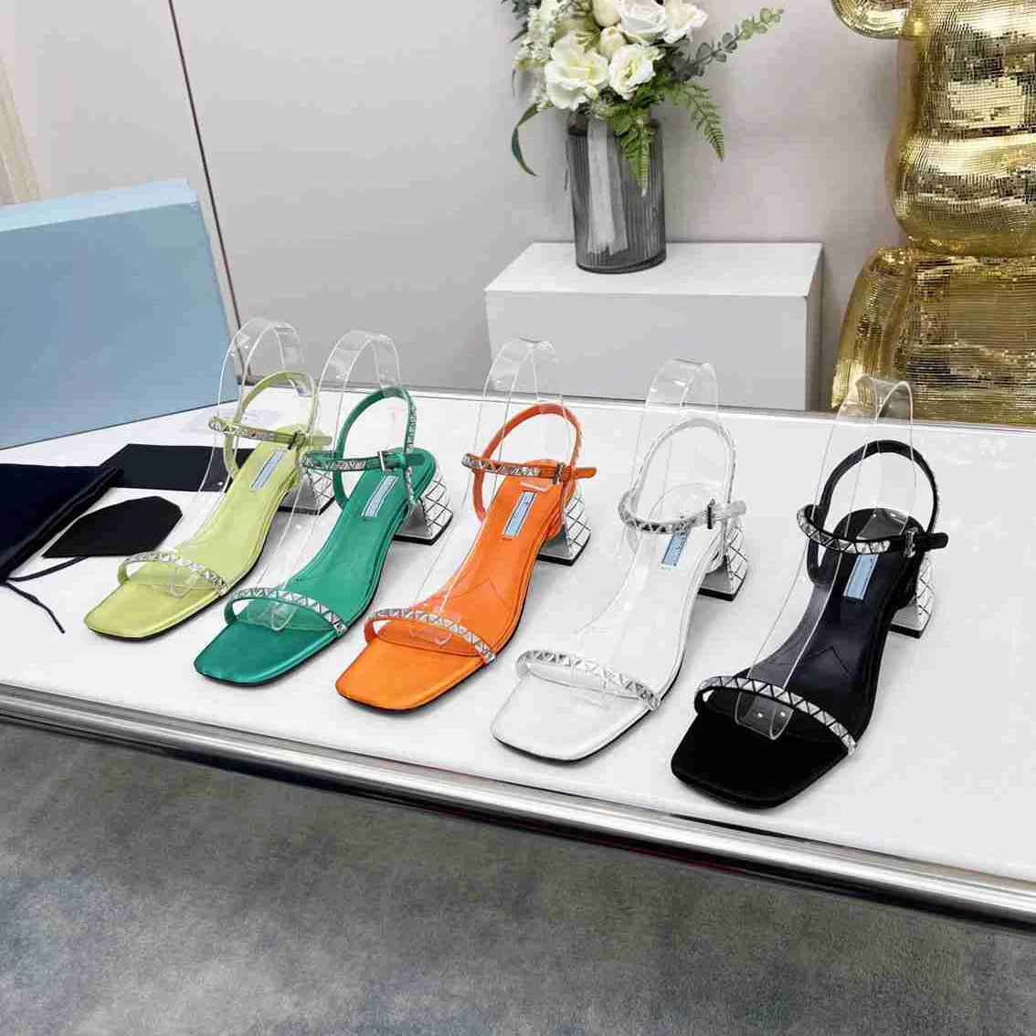 Sandálias de uma linha com strass luxo salto médio cabeça quadrada couro primavera verão novas mulheres moda confortável designer clássico Material importado da Itália tamanho 35-41