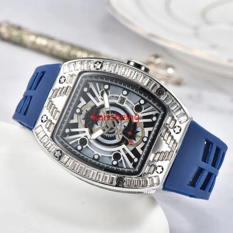 Top wasserdichte Uhren Silikongurt Sport Quarz Uhren für Männer Diamond Dial Chronograph Uhren