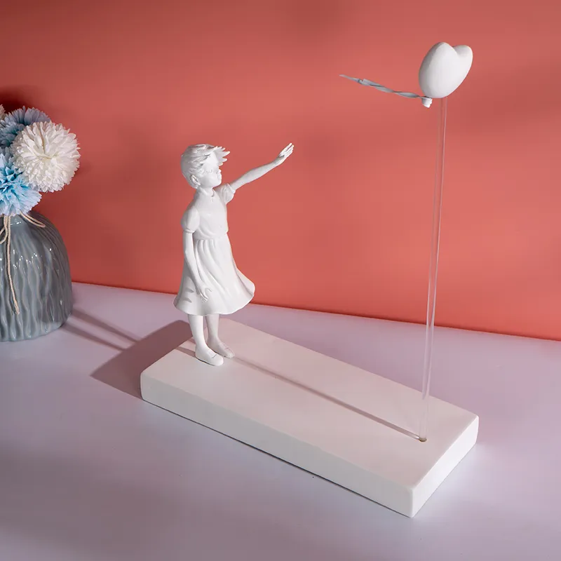 Objets décoratifs Figurines Coeur Ballon et fille volante Inspiré par Banksy Artwork Sculpture moderne Décoration de la maison Statue décoration grand 230307