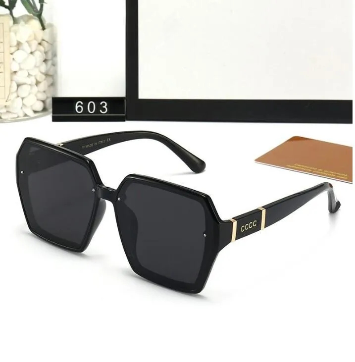 Luxury Designer Sunglasses Men Eyeglasses Outdoor Shade PC Frame Fashion Classic Lady Sun glasses Mirrors for Women