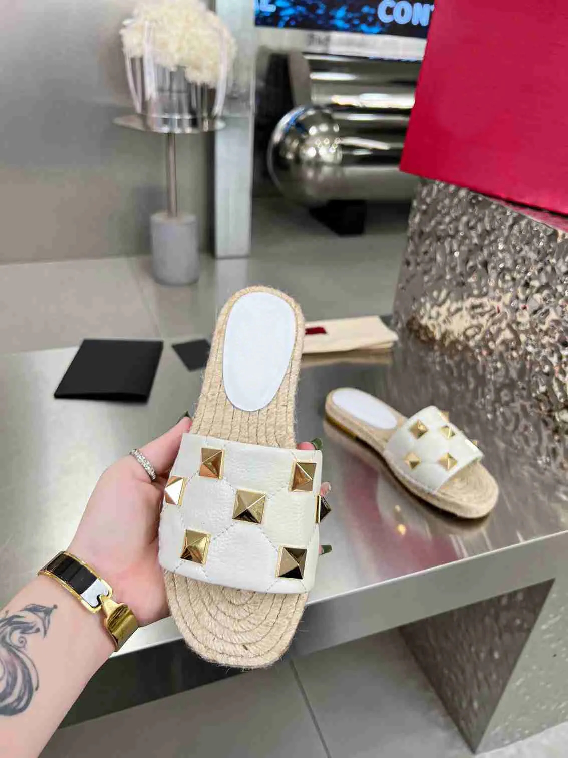 Brand New Womens Sheepskin Studded Sandals With Rivets Casual Flat Heel Slippers In Sizes 35 41 From Favouriteonline 40.88 DHgate.Com