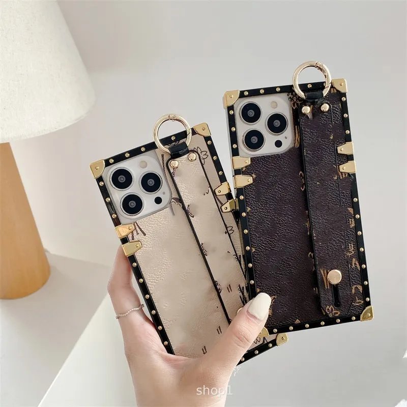 مصممي Luxurys حالة الهاتف المحمول لـ iPhone14 Square Square Old Pattern Wrist Strap iPhone13 Case Apple 12 Holder S21U Tide Shell Leather