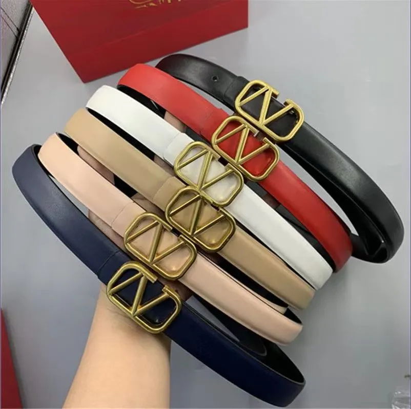 2023 Women Designer Belt Big V Letter Cinkle Pelle Cintura Larghezza 3 cm con abiti Denim Pants Cints Cints