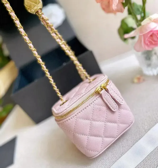 Kvinnor crossbody väskor axel handväskor designer lyx mini bärbar låda kosmetisk läppstift väska fårskinn svarta damer mode små purses gyllene bollkedja 11cm