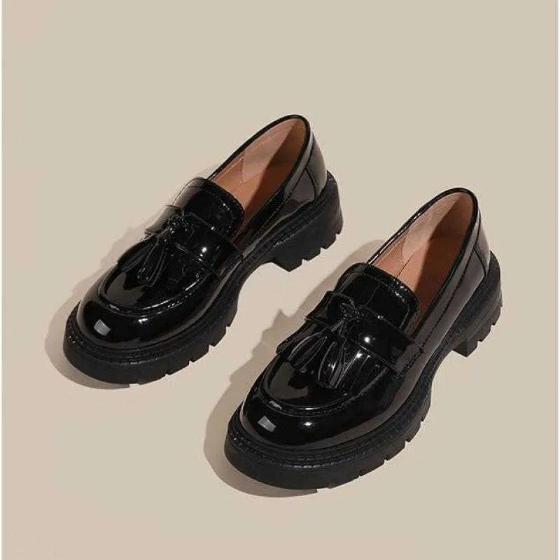 English Style Tassel Patent Penny Loafers Women with Low Heel for Women in Black