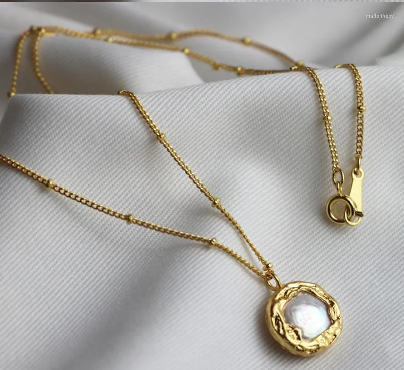 Chains Ins Retro Baroque Freshwater Mother Of Pearl Necklace With Elegant Button Design And Clavicle Chain