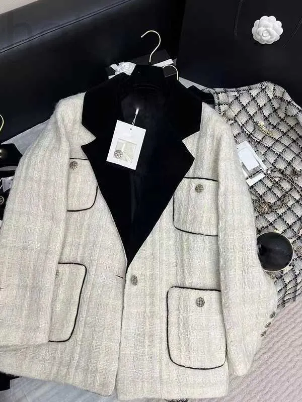 Dames Jackets Designer New 2023 Brand Jacket Western Suit OOTD Fashion High-End Autumn Winter Tweed Coat Leisure Spring Coats Cardigan Xmcr
