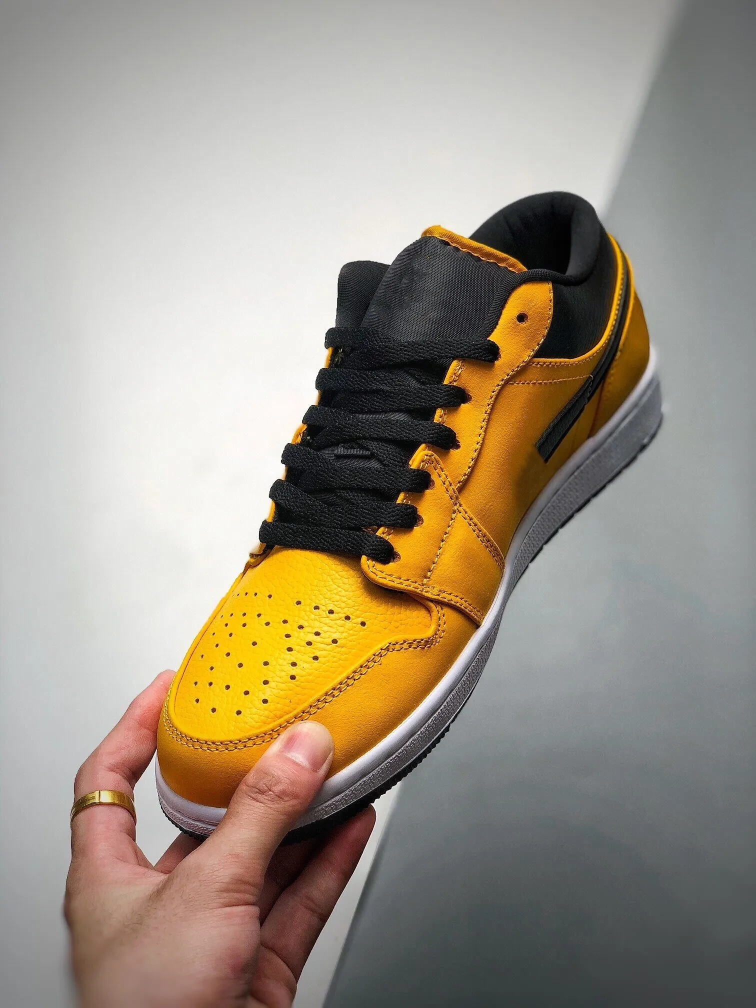 Original sneakers shop wholesale