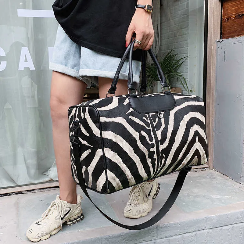 Torby Duffel Noszą walizkę Zebra Wzór torebki Duże kobiety Duffels na ramiona TOTE do walizki podróżnej 230309