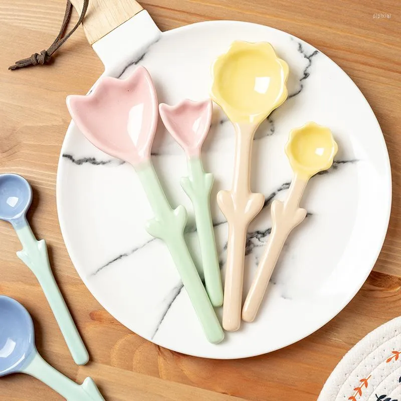 Ensembles de vaisselle Ins cuillères à fleurs en céramique cuillère créative en forme de tulipe mignon étudiant café lait remuant ustensiles de coeur de fille