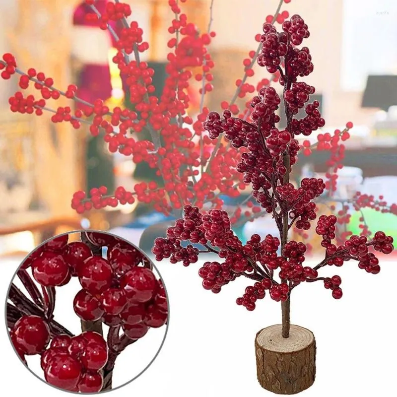 Decoratieve bloemen geven de voorkeur aan festival decor schuimbonen pography putten kunstmatige planten houten basis rode bessen takken kerstbessenboom