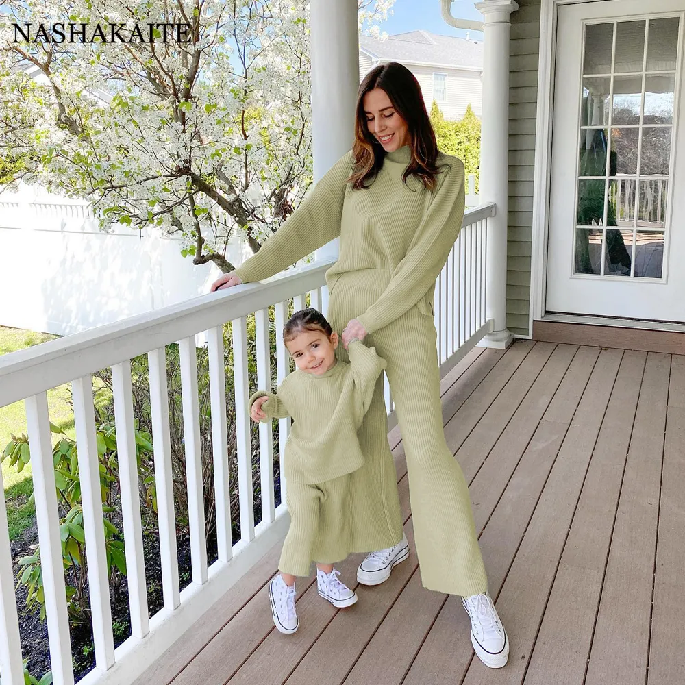 Family Matching Outfits Mum And Daughter Clothes Autumn Winter striped long sleeves Casual Top Wide leg pants Mommy Me Look 230310