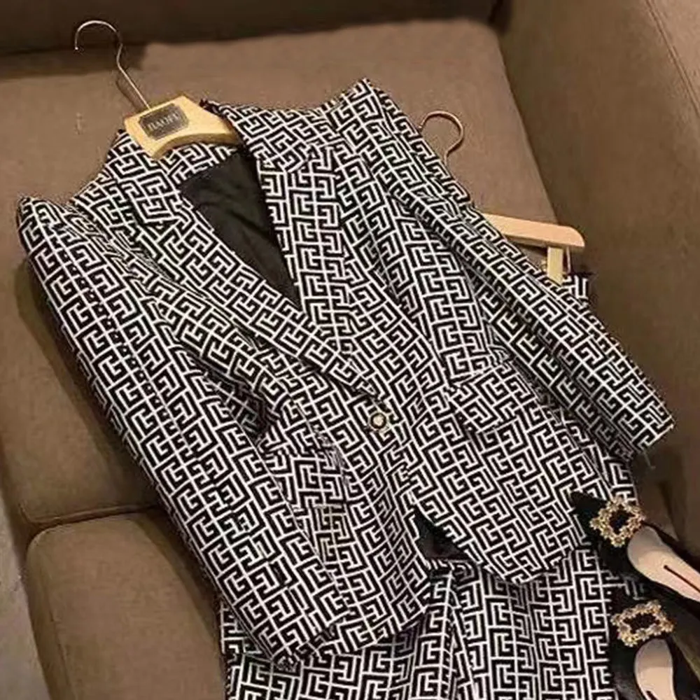 دعاوى المرأة بدلات بليزرز جاكيتات تايد العلامة التجارية الرجعية مصمم الأزياء الممتازات Suit Suit Jacket Lion واحدة صدر ضئيلة بالإضافة إلى ملابس النساء AB131
