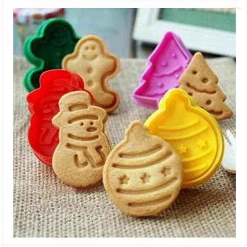 Baking Moulds 4pcs Christmas Cookie Stamp Biscuit Mold 3D Plunger Cutter DIY Mould Gingerbread House Cutters