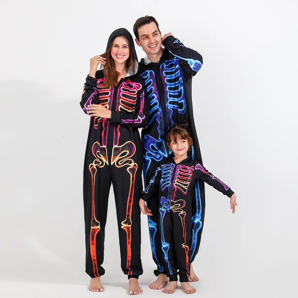 Familjsmatchande kläder Halloween Scary Skeleton Costume för vuxna barn Horror Skull Jumpsuit Carnival Party Hodded Parentchild Pyjama 230310