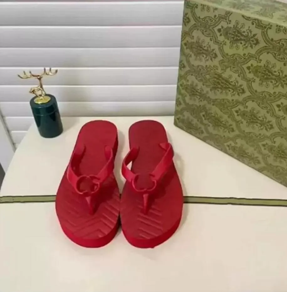 2022 مصمم الأزياء السيدات Flip Flops Simple Youth Slippers أحذية Moccasin مناسبة لصيف الربيع والفنادق الشواطئ أماكن أخرى الحجم 35-42