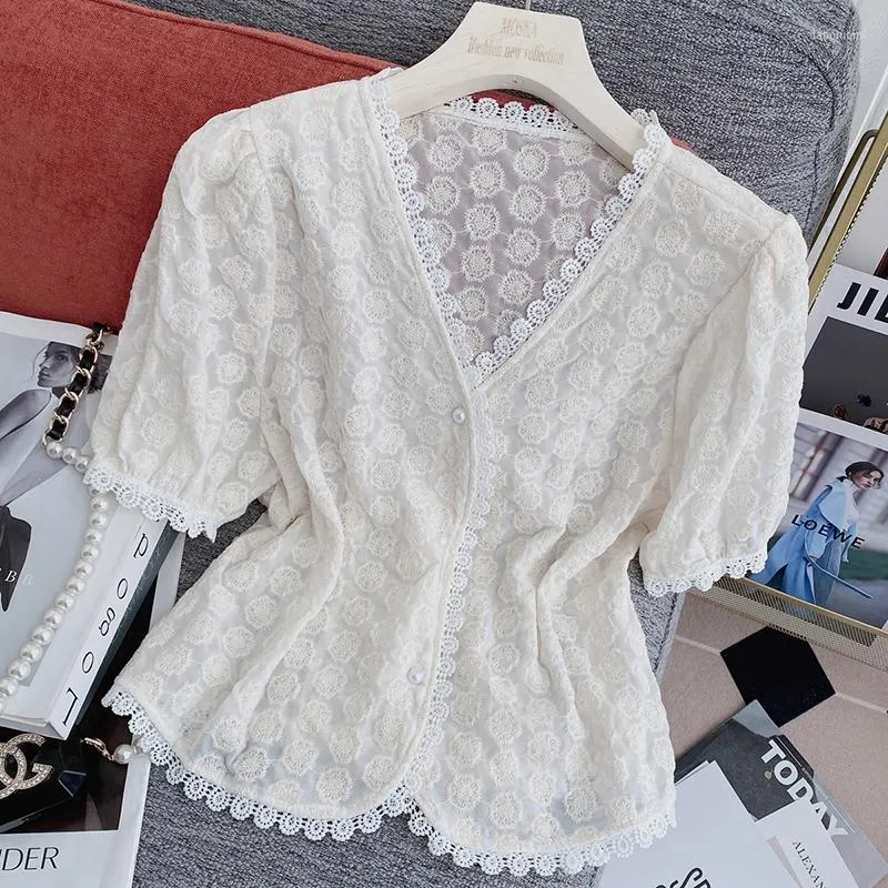 女性のブラウスQoerlin Black Beige Lace Blouse Women v Neck Embroidered Elegant Korean Fashion Tops Design Office