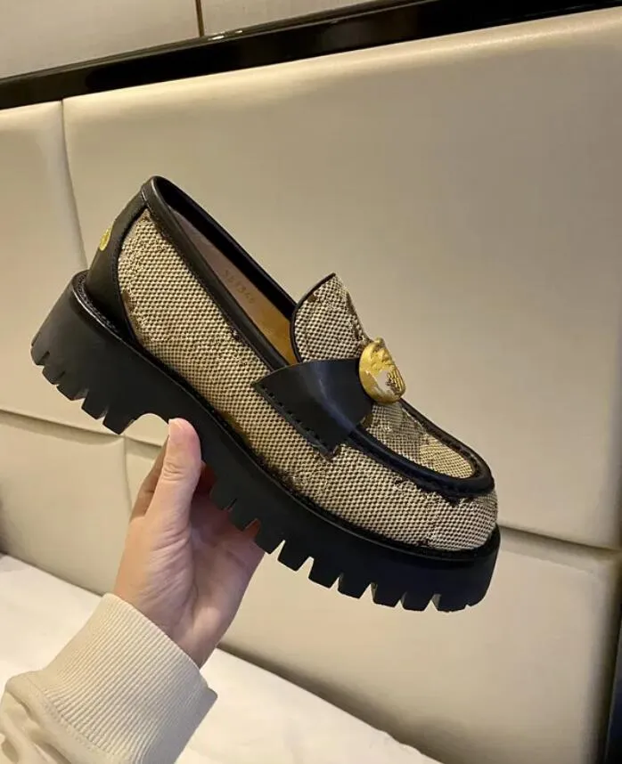 2023 Designer Mulheres Plataforma Casual Plataforma Lug Soole com Fivelas de Metal Horsebit Solas grossas mulheres Lady Girl Luxury Leather Casual Shoes