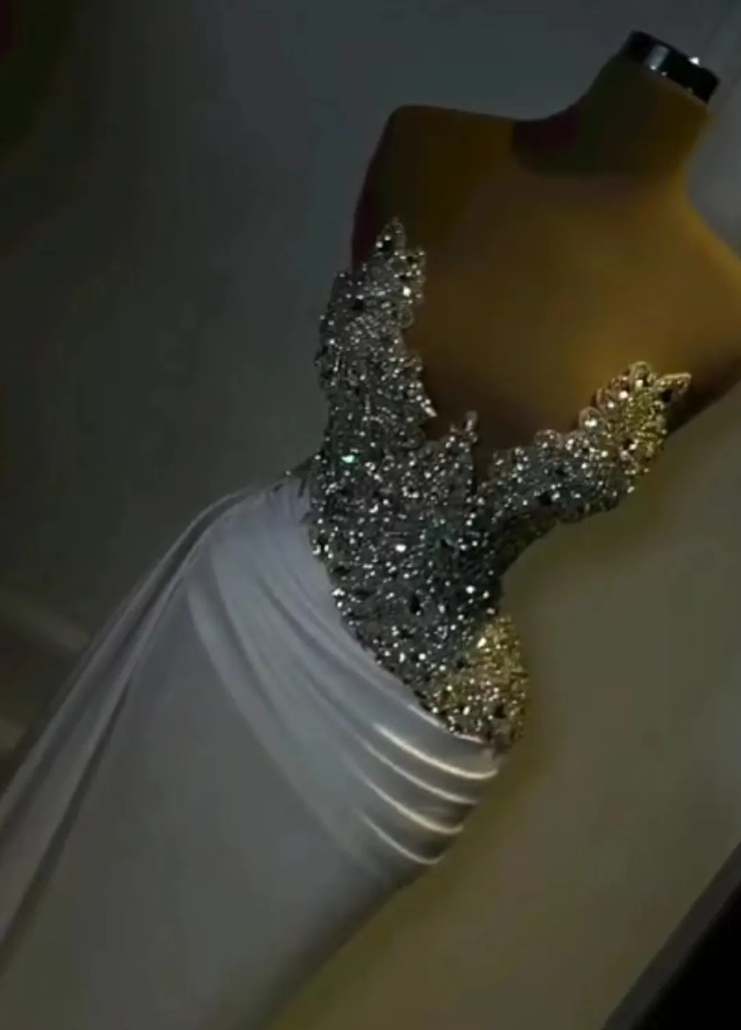 gece elbise gümüş kristal kılıf seksi beyaz elbise elmas cepleri ve kalçalar