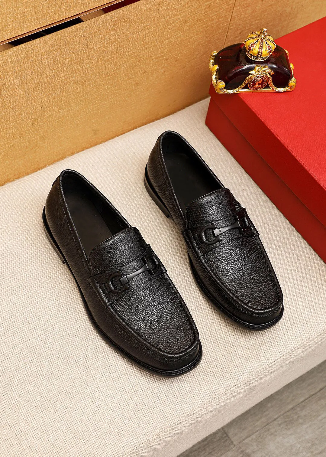 2023 Mens Dress Shoes 브랜드 디자이너 캐주얼 로퍼 슬립 온 모카신 공식 파티 웨딩 플랫 Zapatos Hombr 크기 38-45