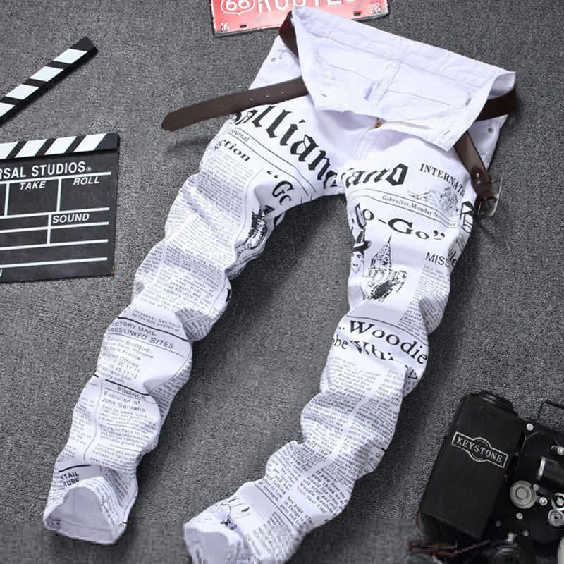 Men's Jeans Hole Casual Straight Fashion White New Style Denim Long whiteTrousers Newspaper Printing Y2303