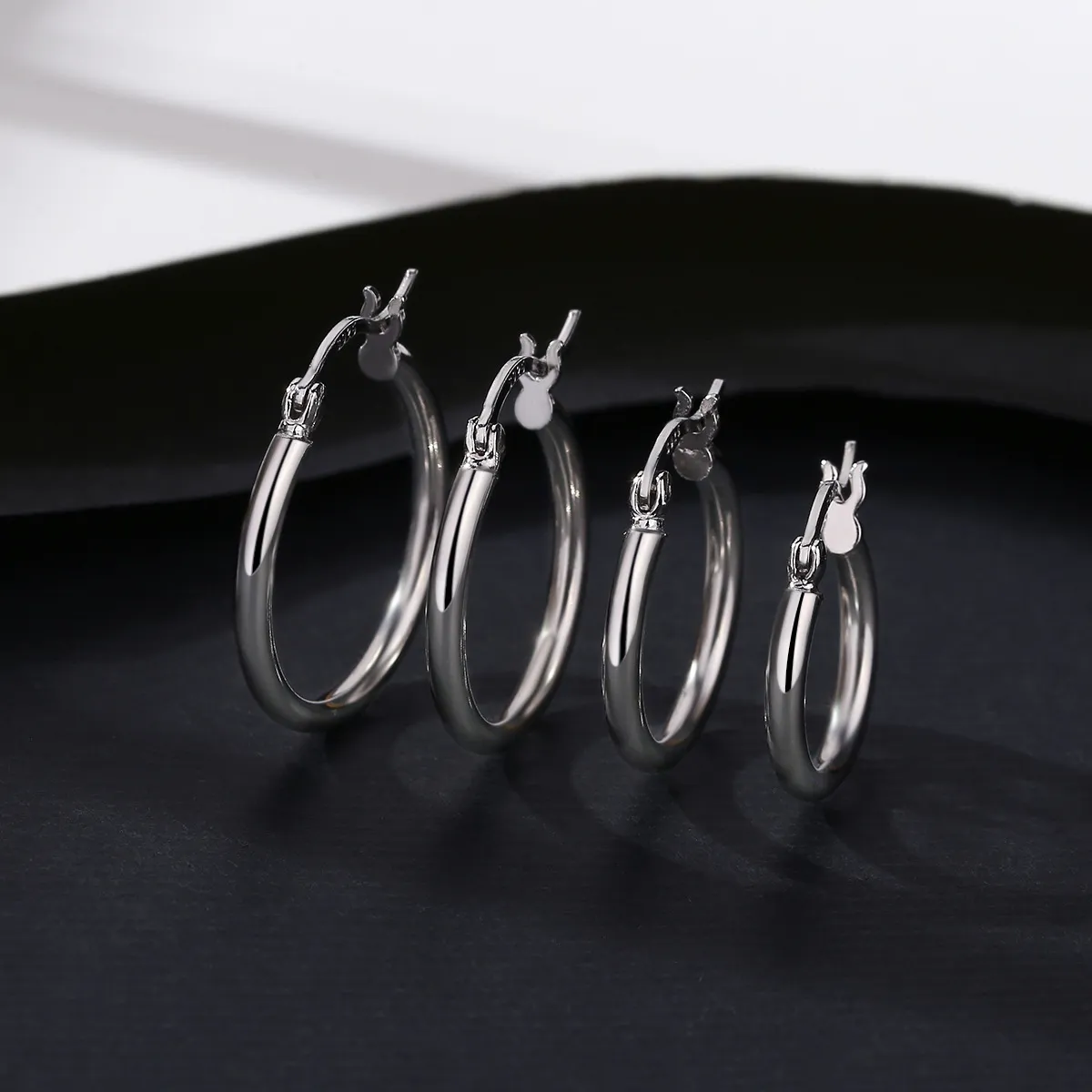 Nuovo design classico orecchino s925 orecchini pendenti in argento stile europeo 16mm18mm20mm22mm quattro dimensioni regalo gioielli orecchini donna