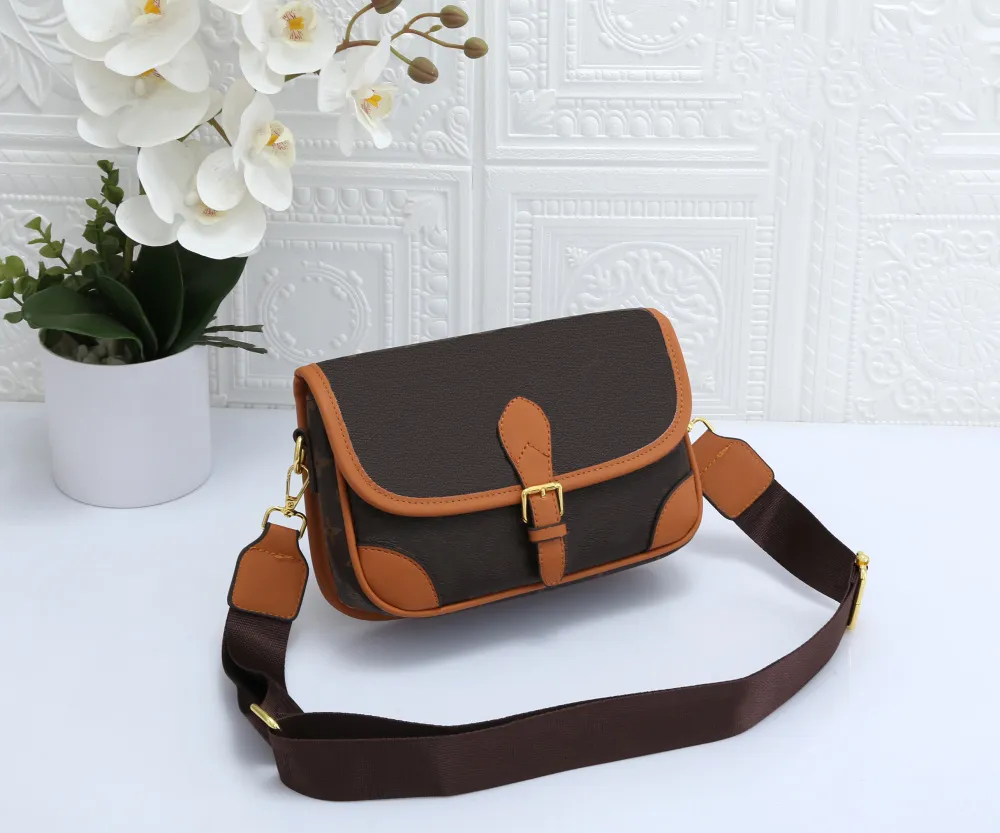 Klassisk läder vintage diane baguette väska kvinnor axel crossbody väskor kopplingar designer lyxhandväskor messenger väska odeon totes lady purses m45985