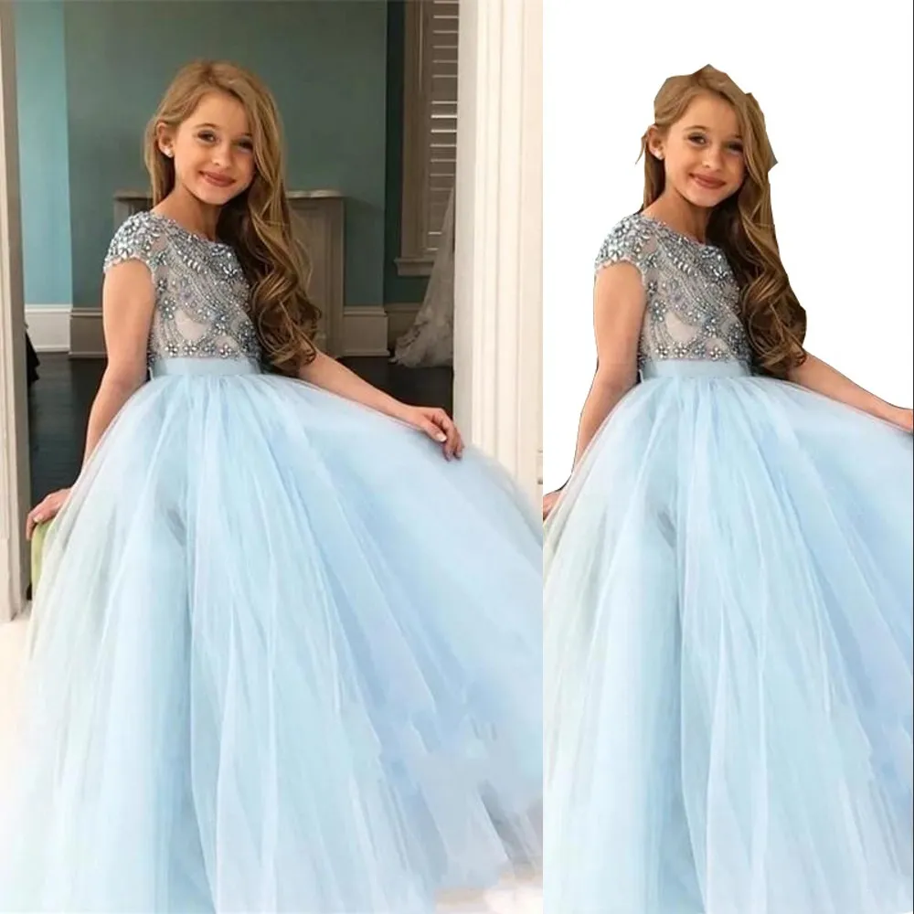 2023 Lovely Light Sky Blue Flower Girl Dresses For Weddings Tulle Jewel Neck Crystal Beads Tulle Princess Girls Pageant Dress Kids Communion Gowns Short Sleeves