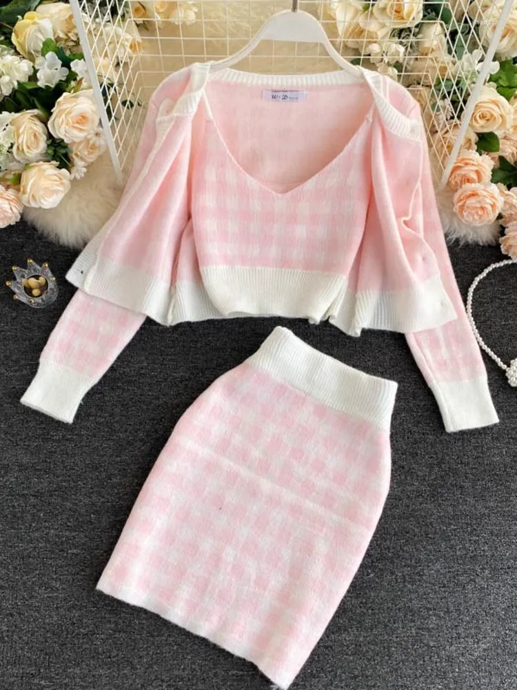 Abiti casual Coreano Dolce maglia Cardigan scozzesi Gonne a canotta 3 pezzi Set Ragazze Cappotto corto maglione Gilet Mini gonna Abiti Abiti da donna