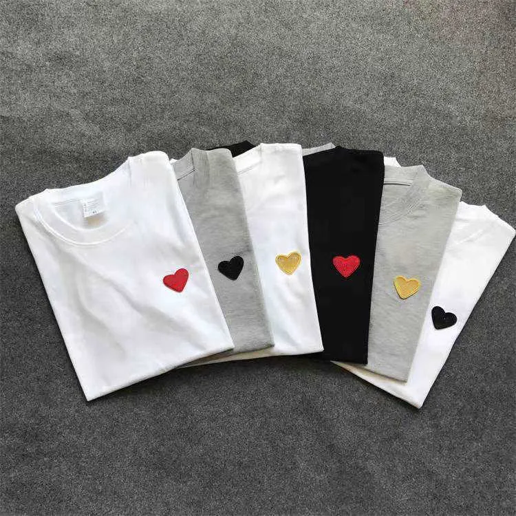 デザイナーTシャツCOMMES DES GARCONS COTTON FASIONブランドレッドハート刺繍Tシャツ女性用ラブスリーブカップル半袖男性CDGS 2023