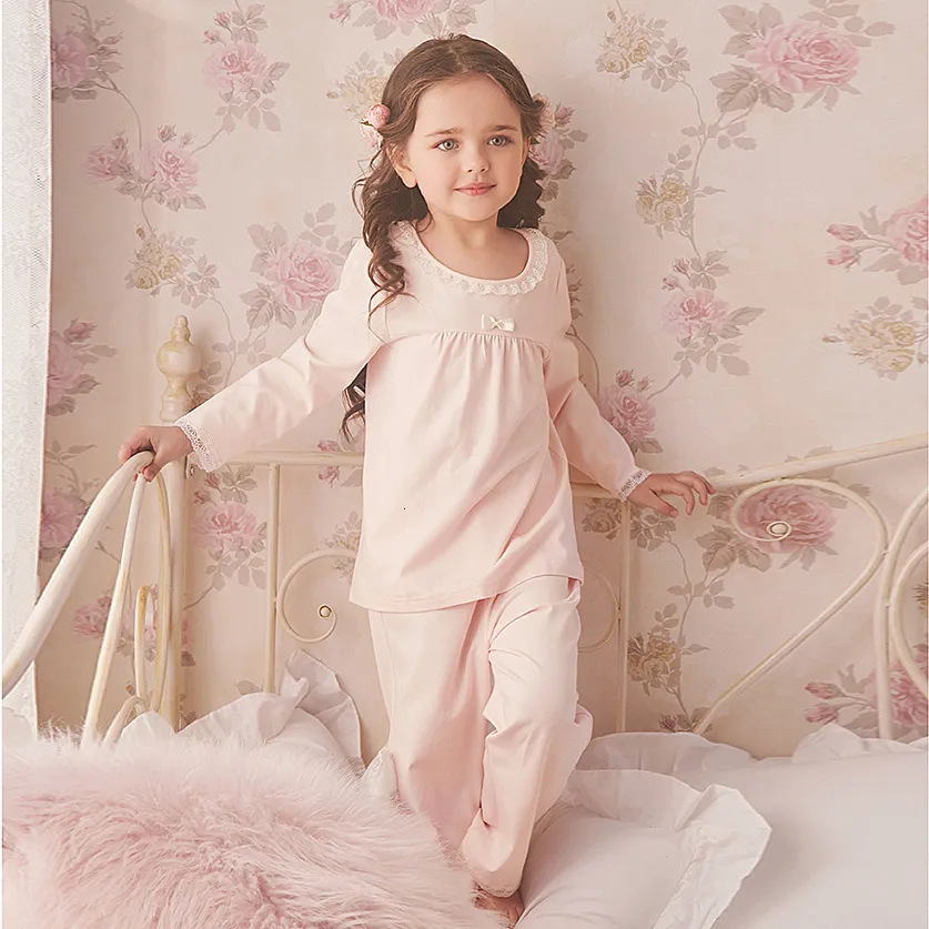 Pijamas Conjuntos de pijamas con lazo de Lolita para niña, tops de algodón rosa, pantalones, conjunto de pijamas de encaje vintage para niños pequeños, ropa de salón para dormir de estilo real 230310