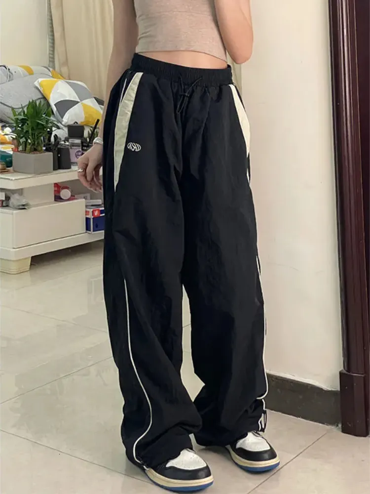 Calça Feminina Capris Y2K Feminina Vintage Preto Coreano Harajuku Baggy Pára-quedas Calça de Moletom Oversized Calça Corredora de Pernas Largas Roupas dos Anos 2000 230310