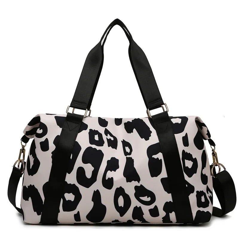 Stuff Sacks Fashionable Travel Duffle Bags Women Leopard Big Nylon Tote Fitness Gym Ladies Weekend Handbags Wet And Dry Separation 230309