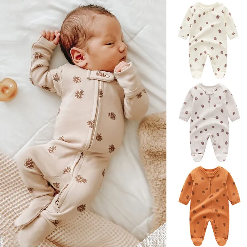 Rompers 0-12M Born Baby Footie Jumpsuit Knitted Coral Velvet Baby Boy Girl Clothing秋の春のジッパーロンパーファッションベビー服230311