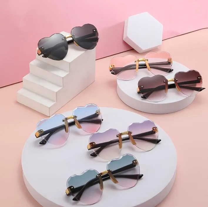 Kids Designer Sunglasses Heart-shaped Color Changing Sun Glasses Fashion Sunshade Travel Drive Summer Party Eyewear Beach Sunblock Eyeglass Accessories BC452