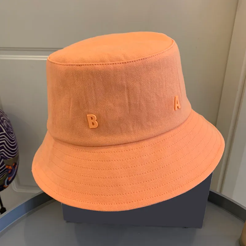 Designers Bucket hat Lyx hatt Enfärgad bokstavsdesign hatt Boston modetrend resor solhatt Fritidsträdgård ny mode hatt fyra säsonger kan bära Fabriksbutiker