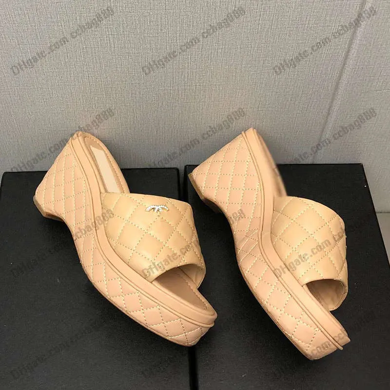Quilted Wedge Wedge Slippers For Women 7.5cm Height Slip On