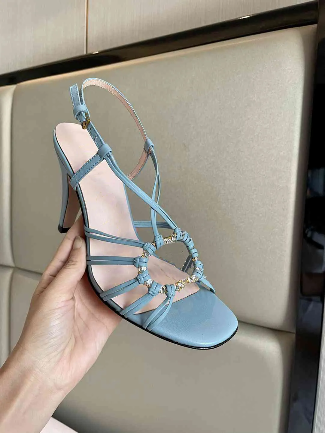 Pantofole con sandali con tacco spesso da donna nuove Sandali di gelatina da spiaggia di moda classica estiva di design di lusso ggity K066