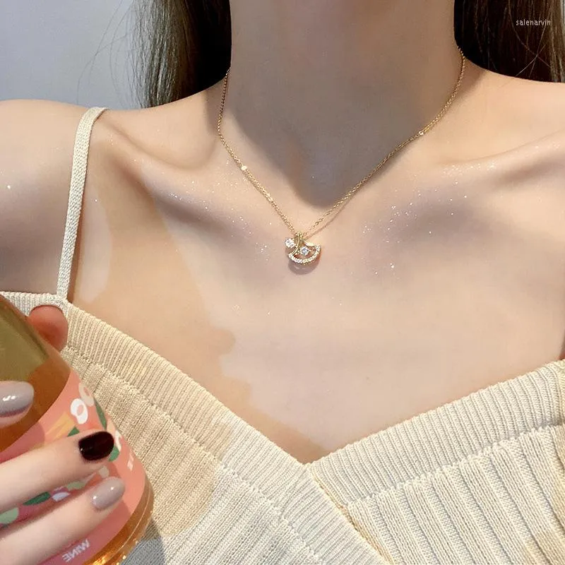 Chaînes Ins Simple Et Intelligent Feuille De Ginkgo Collier En Acier Au Titane Niche Femme Chaîne De Clavicule Haut De Gamme Micro-ensemble Bijoux Initial