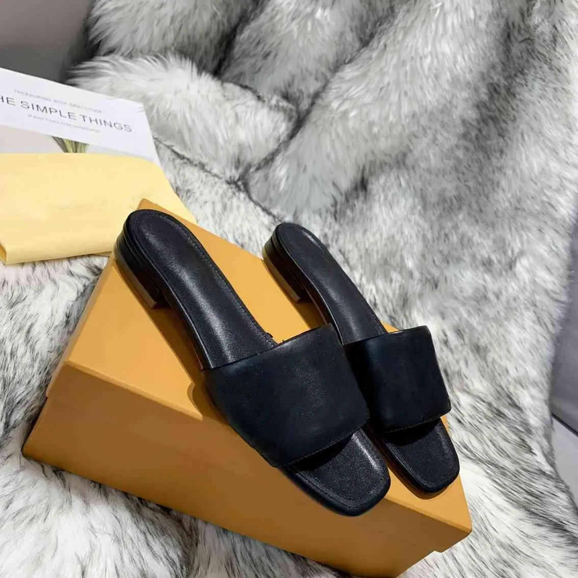 2023 Designer Slipper Revival Flat Mules Shoes Men Women Slides