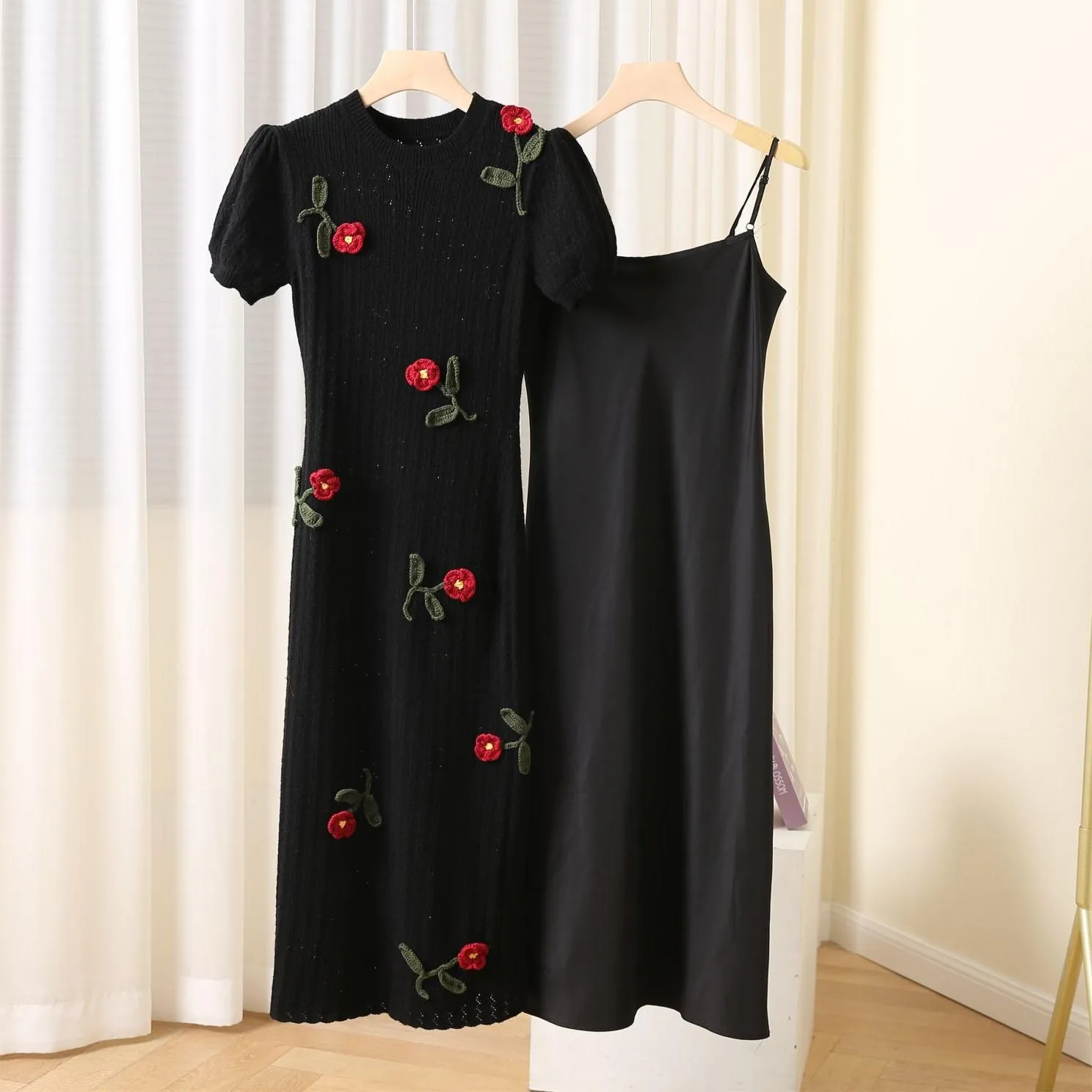 2023 Spring Black Floral Flower Woolen Knitted Dress Short Sleeve Round Neck Panelled Midi Casual Dresses Brand Same Style Designer M3M120818