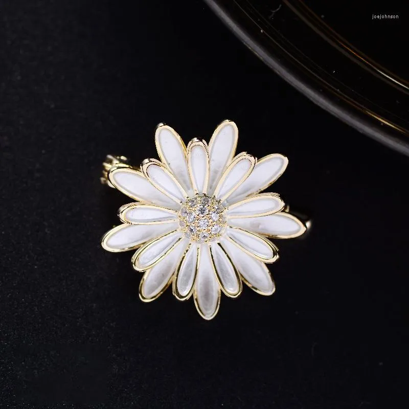 Brooches Luxury Zircon Daisy Small Pin Fashion Creative Elegant Cute Pins Women Summer Dress Cheongsam Accessories Brooch